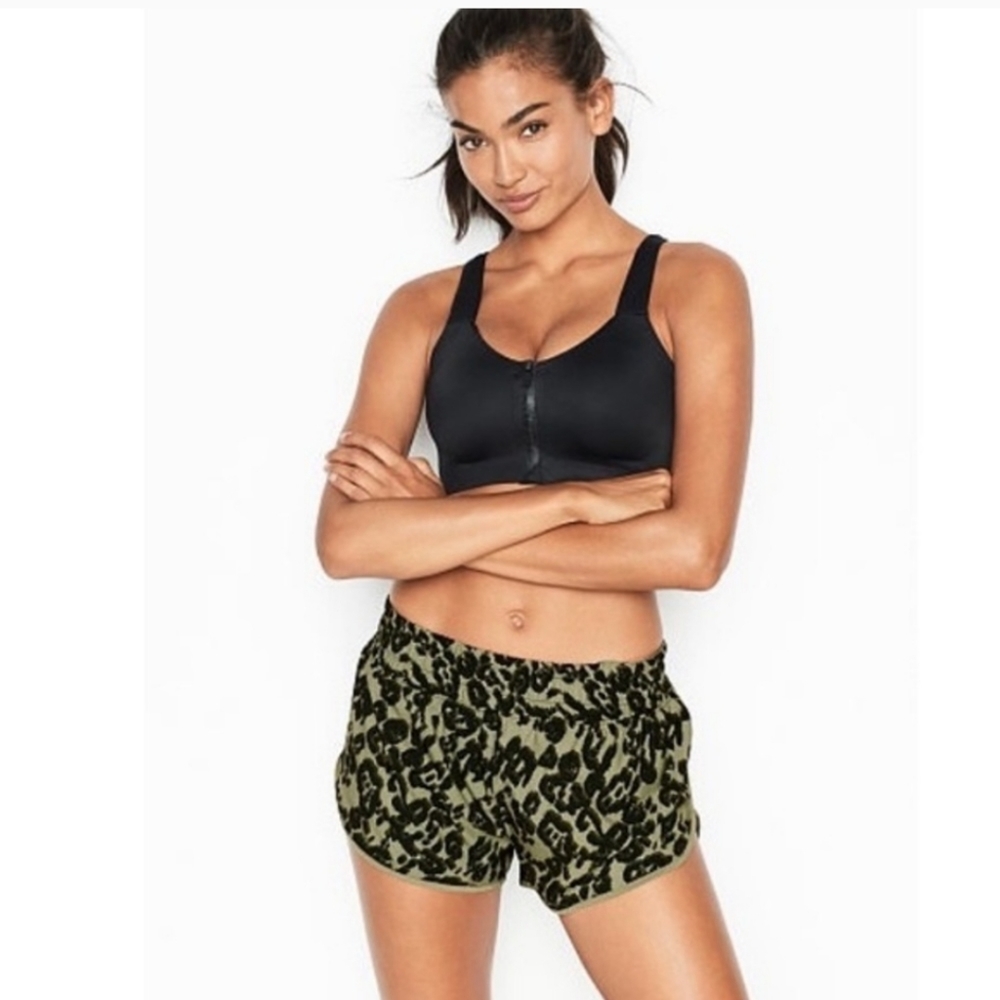 🌺VICTORIA’S SECRET SPORT. By Victoria’s Secret Camp Lined Shorts.
